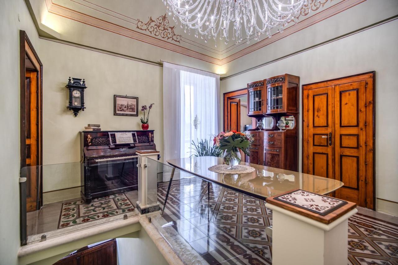 مبيت وإفطار أوستوني Palazzo Stunis - Dimora Di Charme المظهر الخارجي الصورة