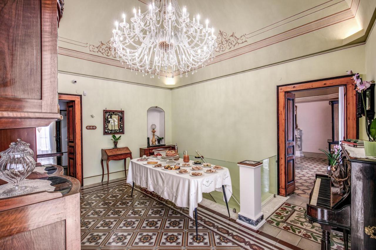 مبيت وإفطار أوستوني Palazzo Stunis - Dimora Di Charme المظهر الخارجي الصورة