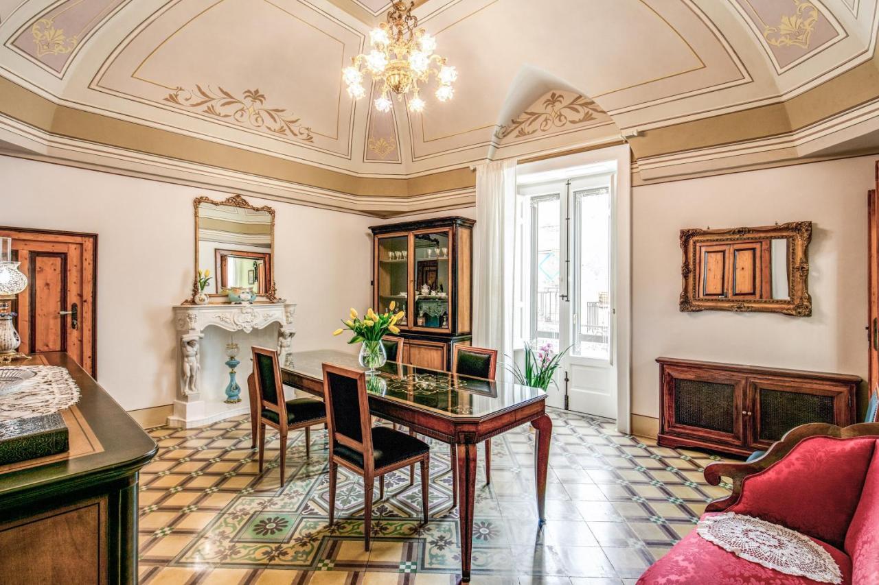 مبيت وإفطار أوستوني Palazzo Stunis - Dimora Di Charme المظهر الخارجي الصورة