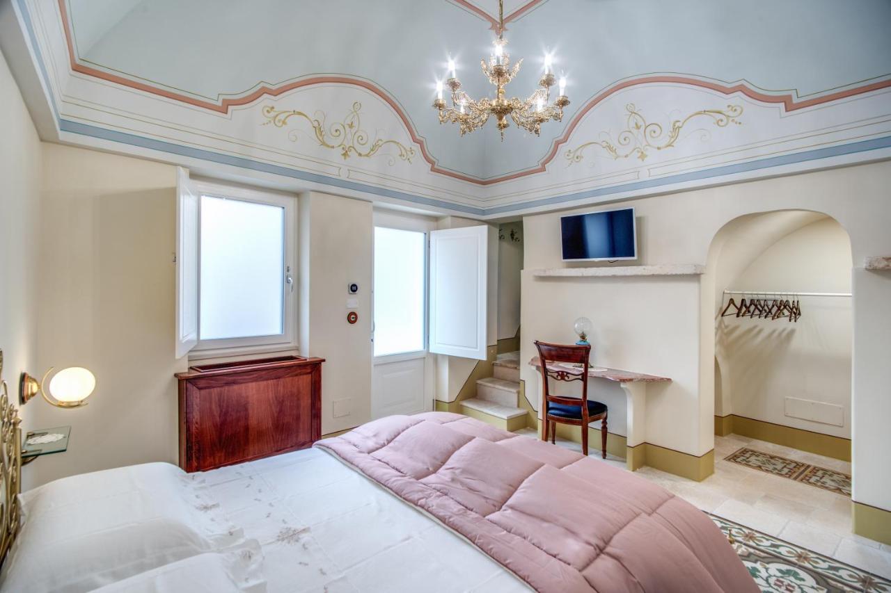 مبيت وإفطار أوستوني Palazzo Stunis - Dimora Di Charme المظهر الخارجي الصورة